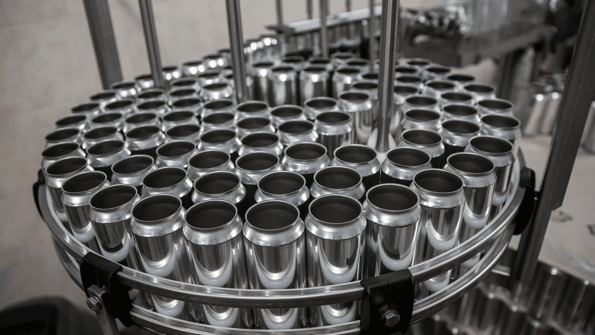 Toptal revolutionizes beverage brand’s client engagement with advanced 3D modeling.
