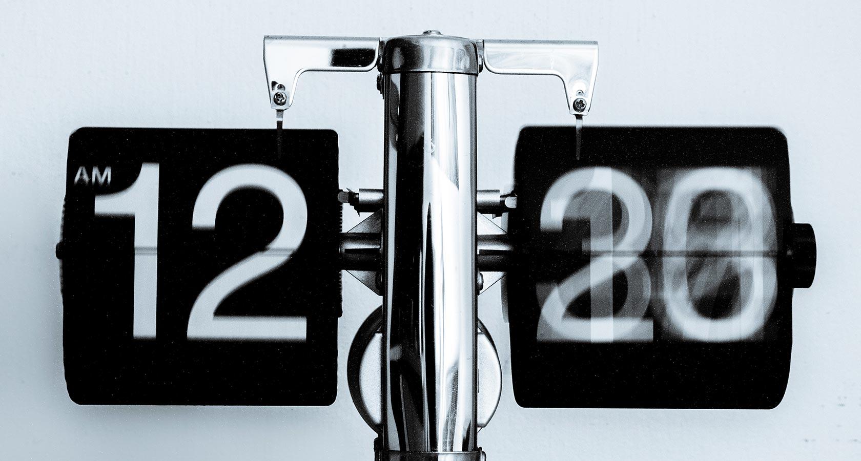 Analog clock system flickering