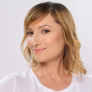 Angi Ghimpeteanu, fintech Design Freelancer.