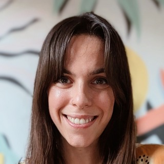 Sara Mengual Aragones, Expert Adobe Illustrator Designer Freelance.