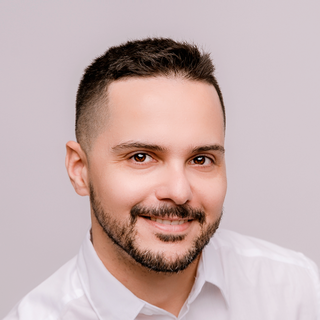 Luis Martinez Suarez, Freelance Auth0 Engineer.