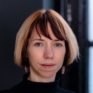 Emma Davis, e-commerce product management Product Management Consultant.