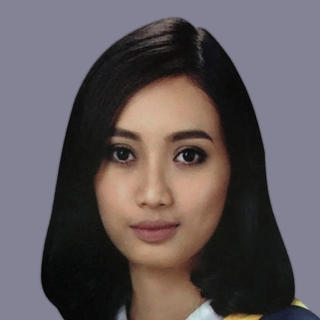 Belle Villareal, Freelance Social Media Designer.