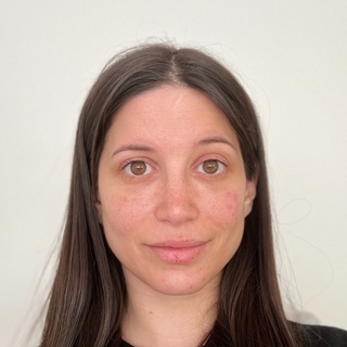 Georgina Vega, Freelance B2B Designer.