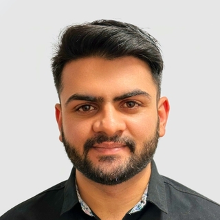 Malik Ali, Accomplished SaaS Designer.