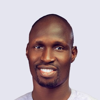 Dapo Momodu, Accomplished information design Designer.