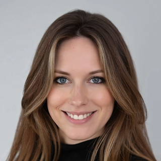 Nicole Elizabeth Smith, HubSpot Consultant.