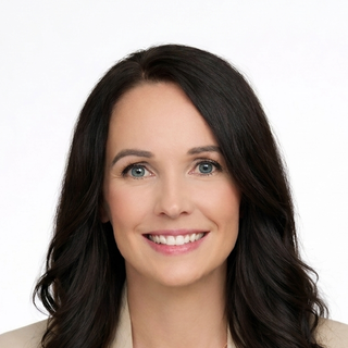 Amanda Menin, Human Resources Specialist.