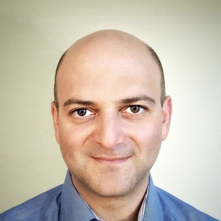 Laszlo Harkanyi, copywriting Executive.