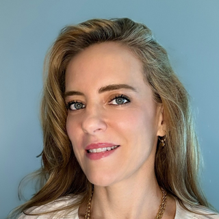 Sacha Awwa, Fractional CMO Copywriter.