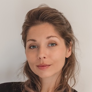 Aleksandra Malewicz-Wróblewski, brand marketing Copywriter.