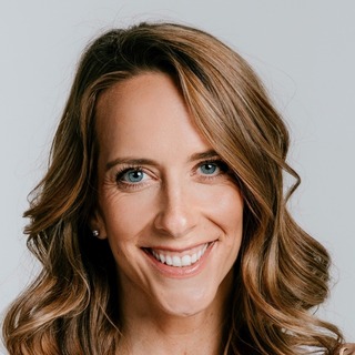 Laura Madden, YouTube Copywriter.