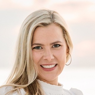 Courtney Scioli, Fractional CMO Executive.