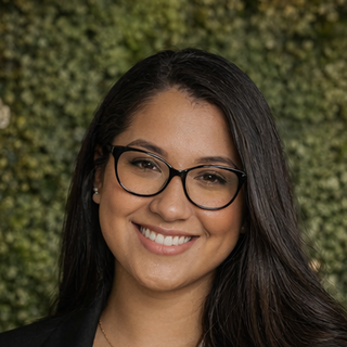 Perla Jimenez, HR generalist Writer.