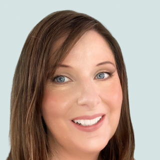 Caron Stace-Railly, Expert Canva Designer Freelance.