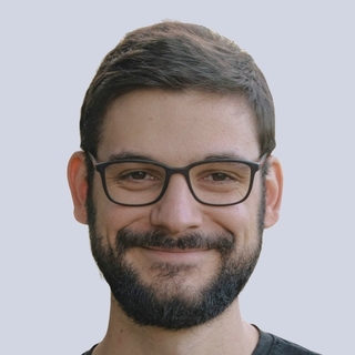 Laurent Senta, Senior TypeScript Programmer and Consultant.
