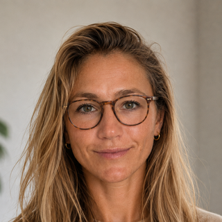 Rafaela Sinopoli, Accomplished Adobe Illustrator Designer.