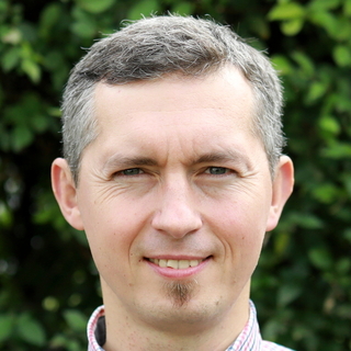 Krzysztof Makowski, Varnish Engineer.