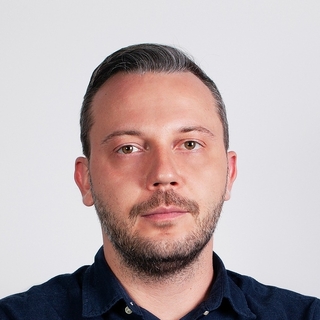 Anghel Gabriel, fintech Design Freelancer.