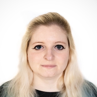 Karolina Modes, AWS Cognito Coder.