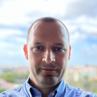 Carlos Guedes, plaid API Coder.