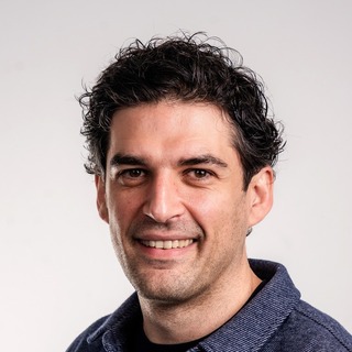 Alexandre Brito, Freelance UI Designer.