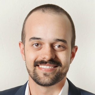 Gustavo Campos, Senior iOS Programmer and Consultant.