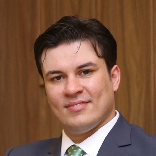 Sheharyar Khan, CFA, Expert in portfolio management.