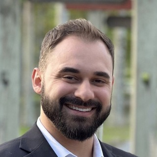 Eduardo Sotero, Senior Tailwind CSS Programmer and Consultant.