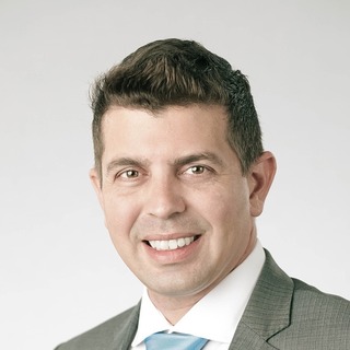 Bruno Santiago, Freelance marketing Designer.