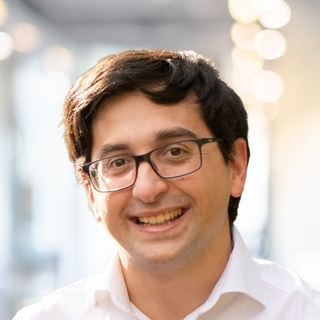 Miguel Araujo, data mining Coder.