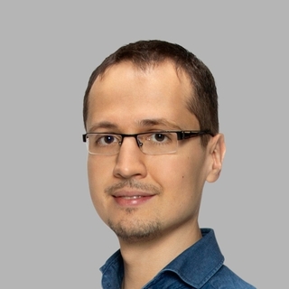 Aleksander Korzynski, Senior Linux Programmer and Consultant.