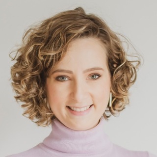 Carolina Rodrigues Poll, Accomplished Keynote Designer.