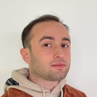Toko Kejakmadze, Freelance plaid API Engineer.