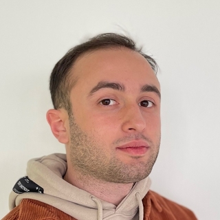 Toko Kejakmadze, Freelance plaid API Engineer.